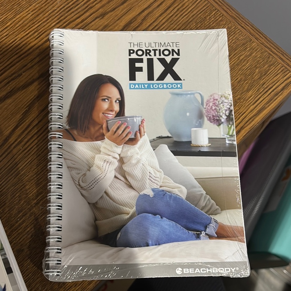 Beachbody Ultimate Portion Fix Daily Logbook - White and Blue